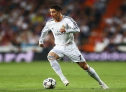  反败为胜引发热议！，詹姆斯在阿森纳比赛中表现优异赛场气氛高涨